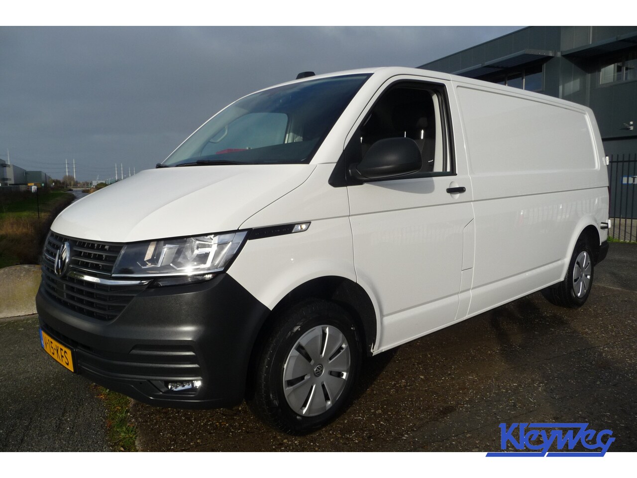 Volkswagen Transporter - 2.0 TDI L2H1 28 Comfortline cruise, apple play, achterdeuren nieuw 111pk - AutoWereld.nl