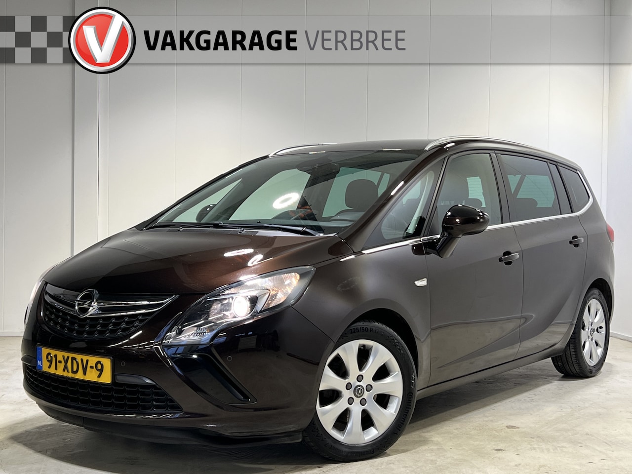 Opel Zafira Tourer - 1.4 Cosmo | Navigatie | LM Velgen 17" | Cruise Control | PDC Voor en Achter | Trekhaak | - AutoWereld.nl