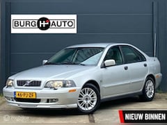 Volvo S40 - 2.0 Europa - AUTOMAAT - NL AUTO - AIRCO - STOELVERWARMING - CRUISE CONTROLE - NAP - YOUNGT