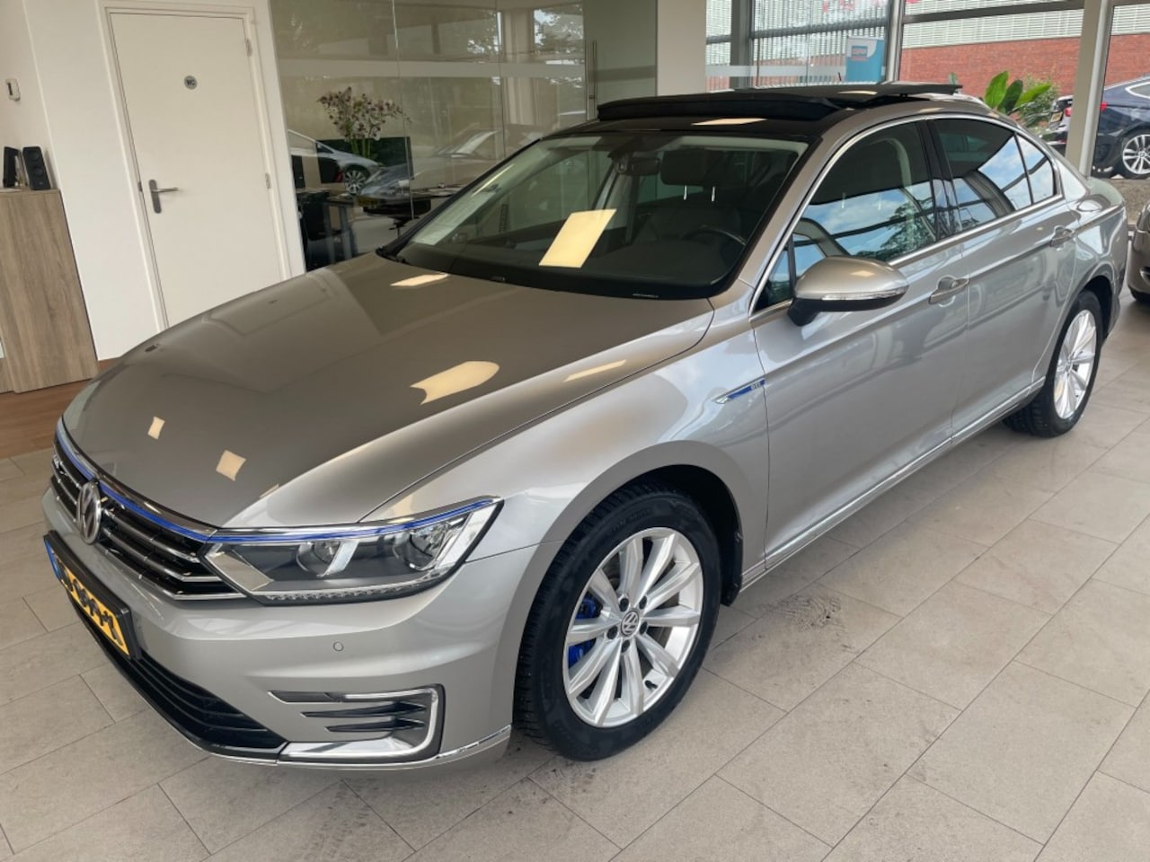 Volkswagen Passat - 1.4 TSI GTE Highline 1.4 TSI GTE HIGHLINE - AutoWereld.nl