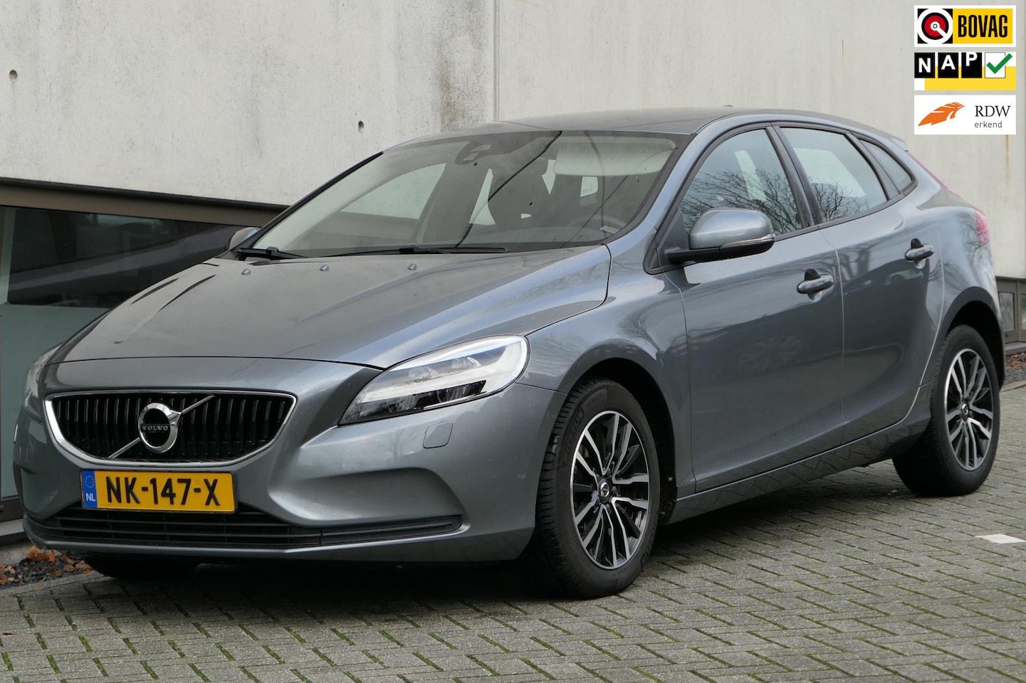 Volvo V40 - 2.0 T2 Nordic+ NAP Dealer onderhouden - AutoWereld.nl