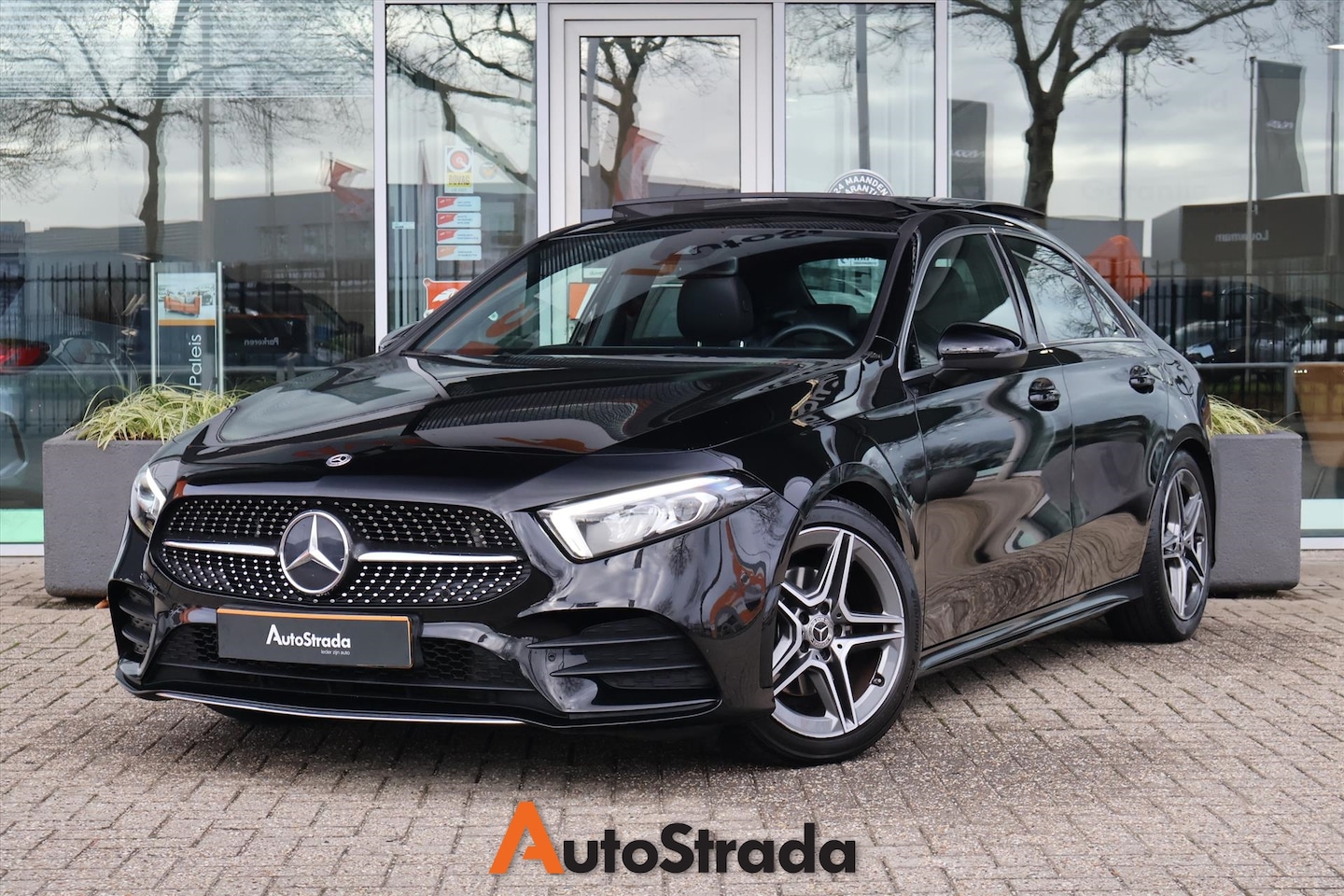 Mercedes-Benz A-klasse - Limousine A 200 AMG-Line 163pk 7G-DCT | Camera | LED | Navi | Pano | Carplay - AutoWereld.nl