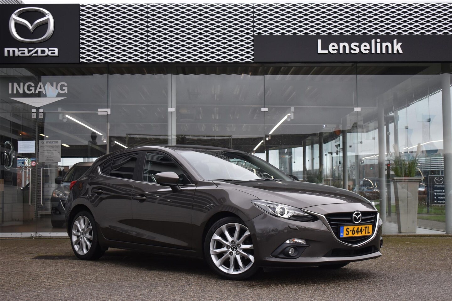 Mazda 3 - Hatchback Skyactiv-G TS+ 120pk | Incl. 1 jaar garantie | Dealeronderhouden | Navigatie | B - AutoWereld.nl