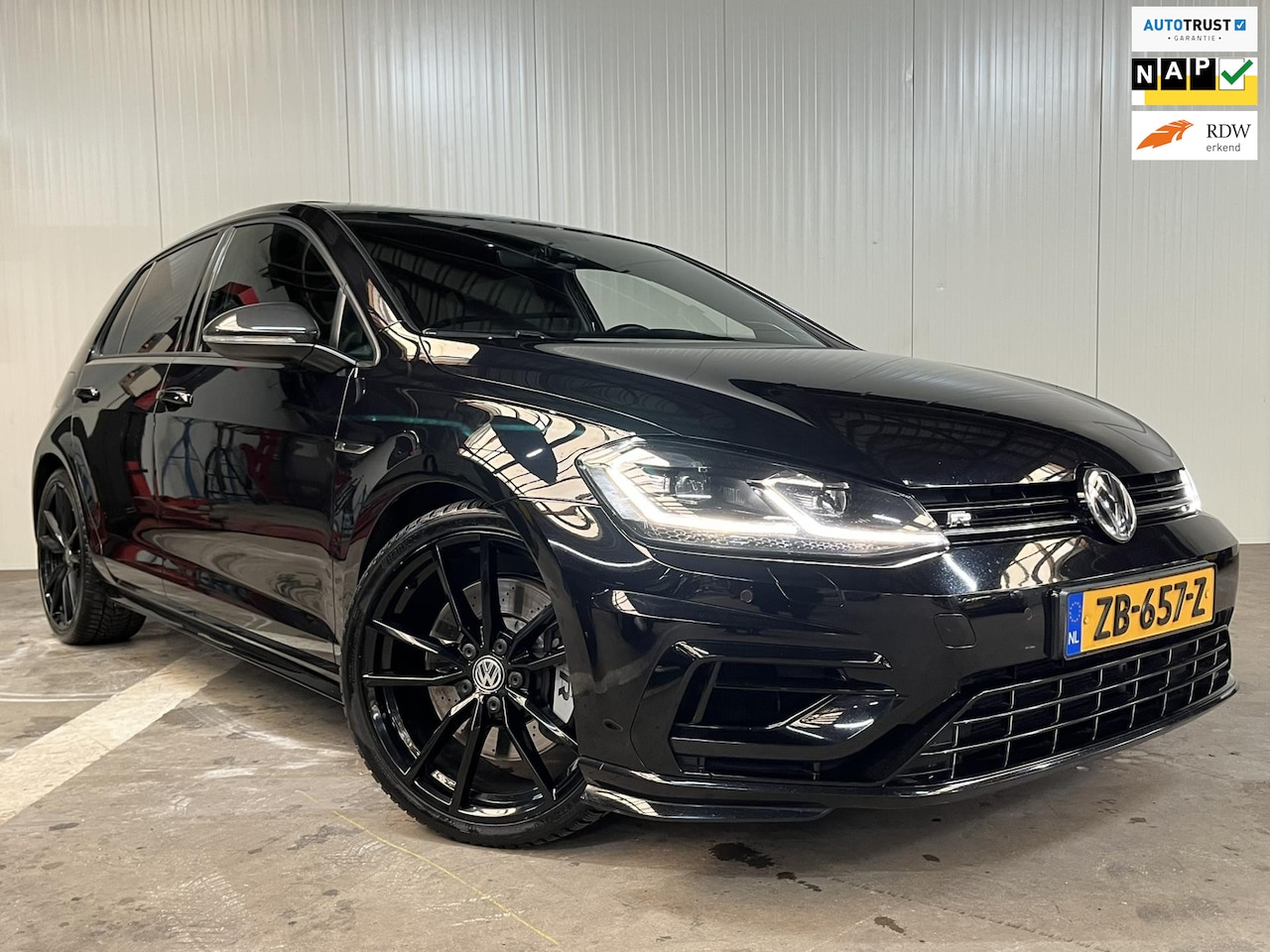 Volkswagen Golf - 2.0 TSI 4Motion R DealerAuto Akrapovic alles aanwezig! - AutoWereld.nl