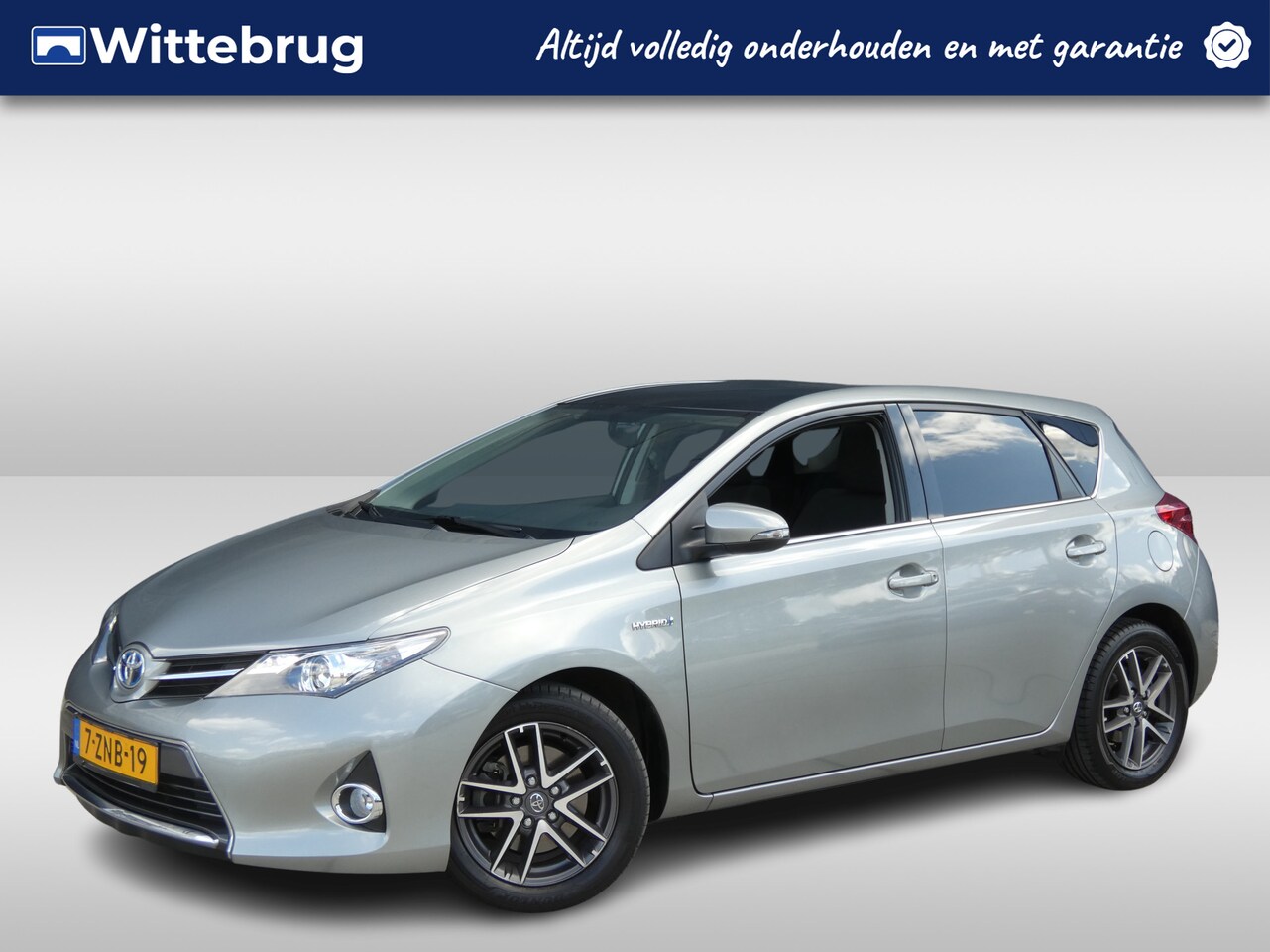 Toyota Auris - 1.8 Hybrid Automaat | Panoramadak | Camera | Navigatie - AutoWereld.nl