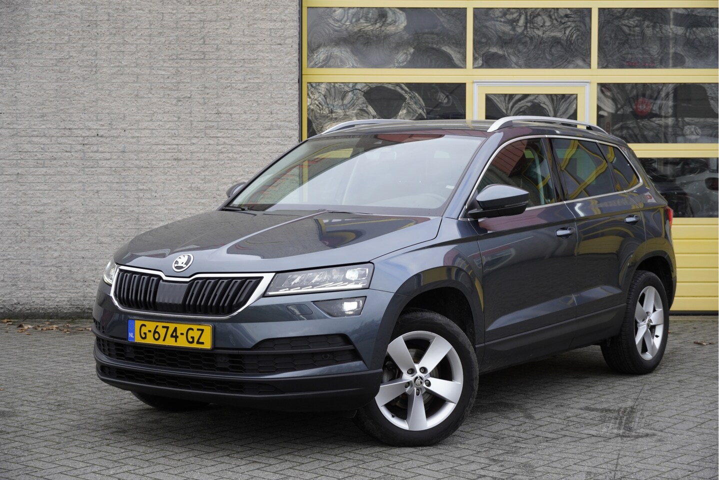 Skoda Karoq - 1.5 TSI 150PK! Automaat Style Business Edition BJ2019 Lmv 17" | Led | Pdc | Navi | Keyless - AutoWereld.nl