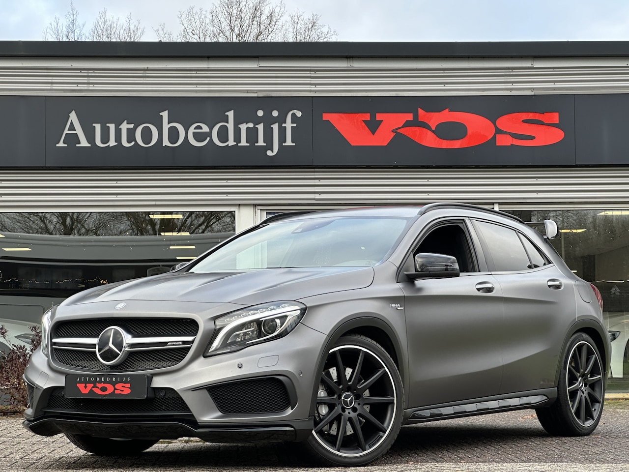 Mercedes-Benz GLA-Klasse - AMG 45 4MATIC | 360 pk | Matte grijs | Memory | Distronic - AutoWereld.nl