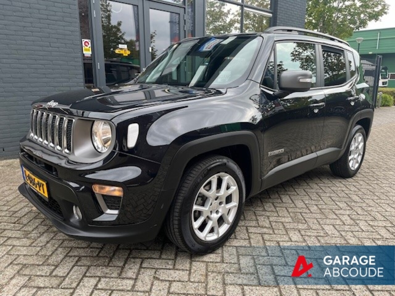 Jeep Renegade - 120pk Limited Carplay 1e eigenaar Nieuwstaat - AutoWereld.nl