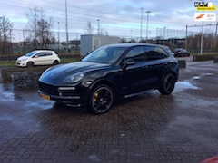 Porsche Cayenne - 4.8 GTS - Keramische Remschijf - Triple Black - Panorama dak - Gele Remklauw