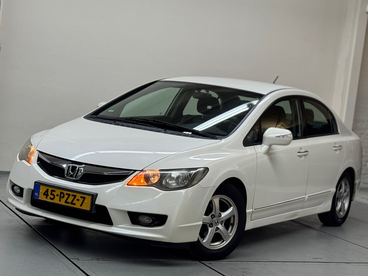 Honda Civic - 1.3 Hybrid Elegance Leer Navi PDC - AutoWereld.nl