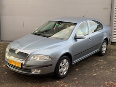 Skoda Octavia - 2.0 FSI Elegance l Climate l Rijdt & schakelt goed l