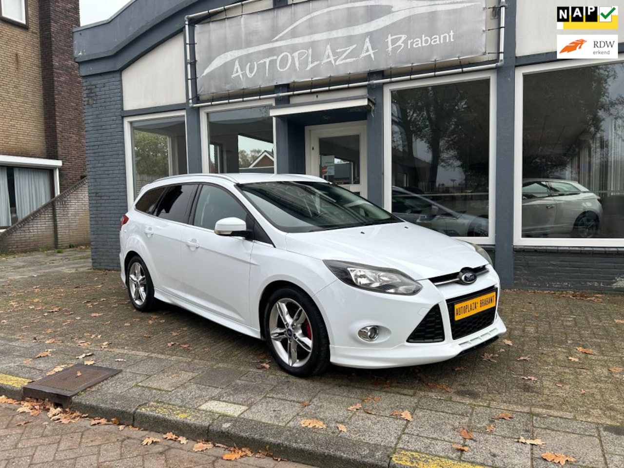 Ford Focus Wagon - 1.6 EcoBoost ST PAKKET / NAVI / CAMERA / CRUISE /STOELVV - AutoWereld.nl