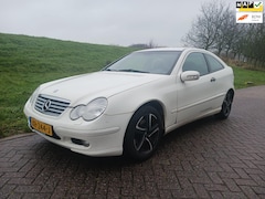 Mercedes-Benz C-klasse Sportcoupé - 180i Kompressor Class Navigatie Climate Cruise Control Stoelverwarming