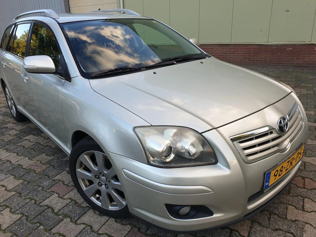 Toyota Avensis Wagon - 2.0 VVTi Luna Business 2.0 VVTi-Luna Business - AutoWereld.nl