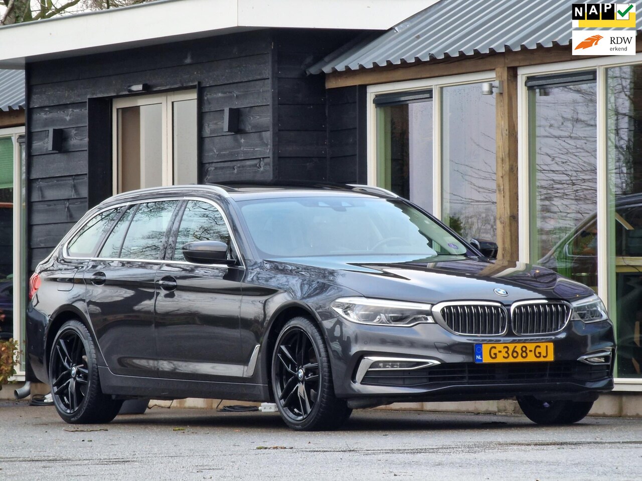 BMW 5-serie Touring - 520i High Executive 520i High Executive (Panoramadak / Trekhaak / Sportstoelen / Leder / Led / BMW Onderhouden - AutoWereld.nl