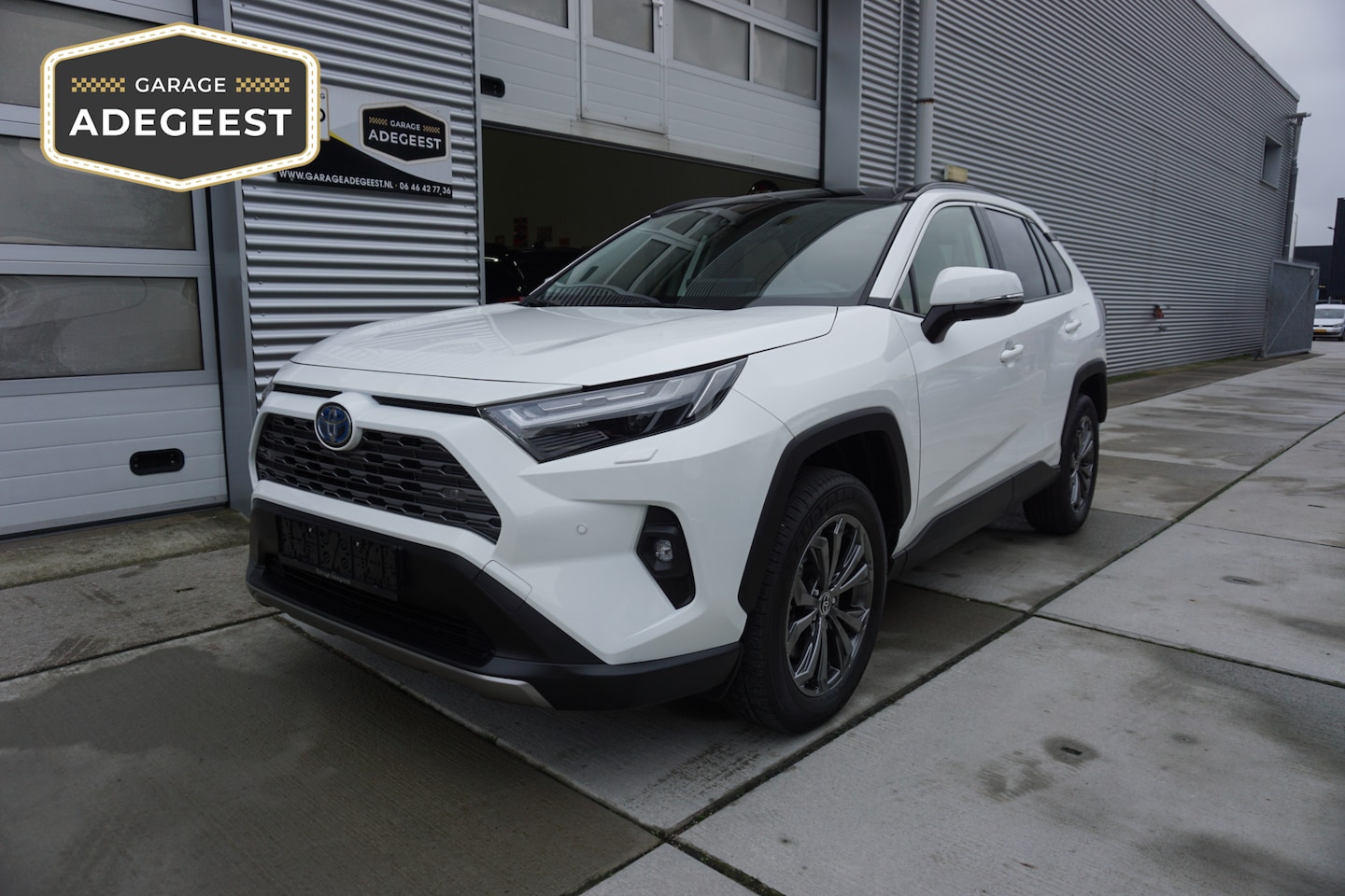 Toyota RAV4 - 2.5 Hybrid AWD Business Plus Panoramadak Navi|Carplay|Elektrische a.klep|Leer|Panoramadak| - AutoWereld.nl