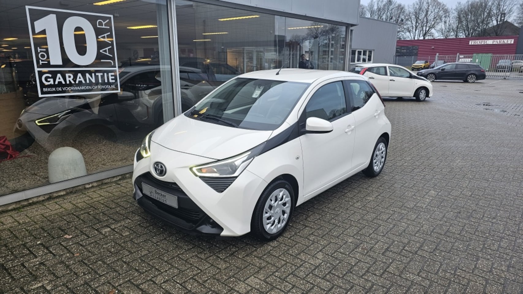 Toyota Aygo - 1.0 x-play NLauto | 1e eigenaar | dealeronderhouden - AutoWereld.nl