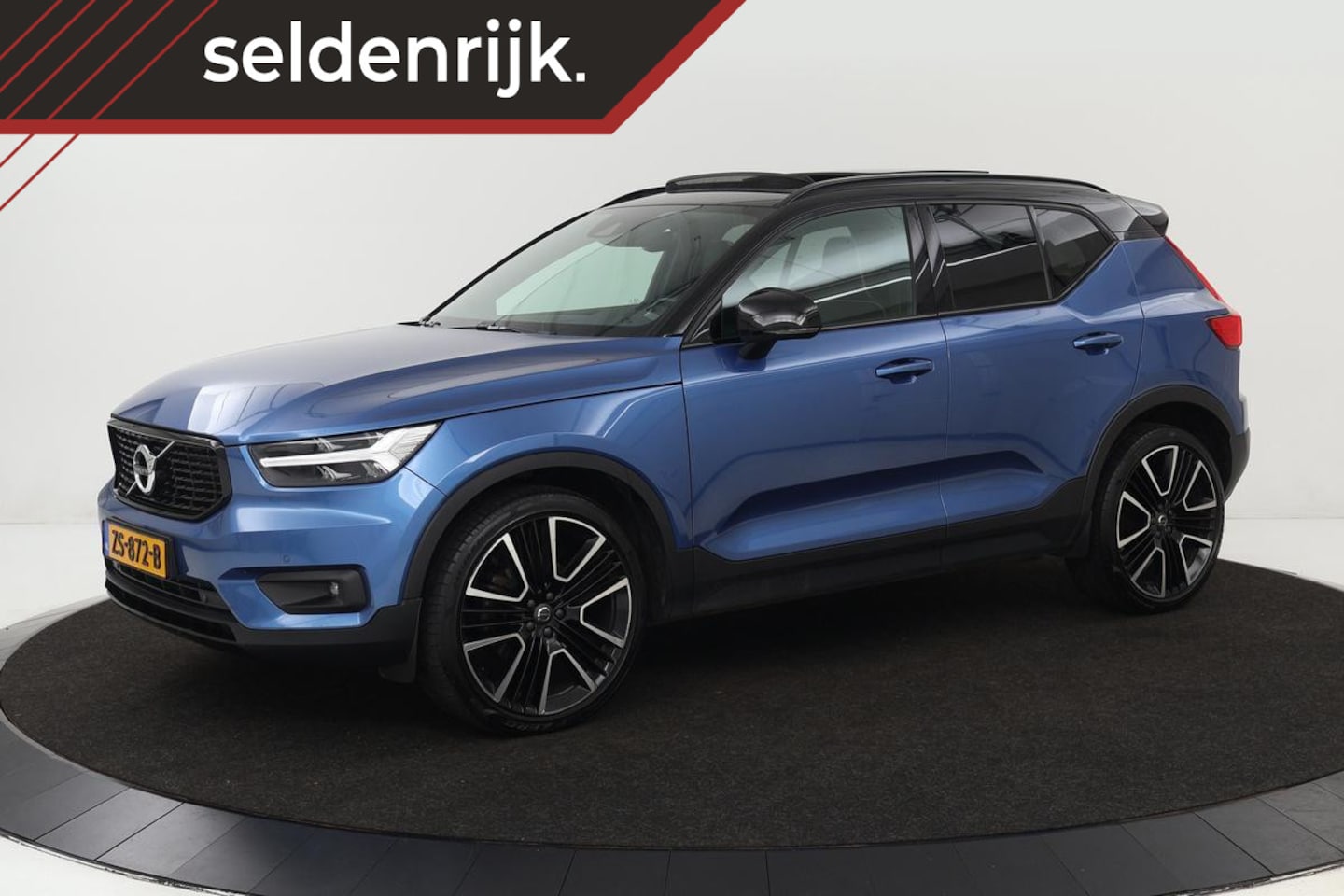 Volvo XC40 - 2.0 T4 R-Design | Panoramadak | Stoel & stuurverwarming | Adaptive cruise | Camera | Leder - AutoWereld.nl