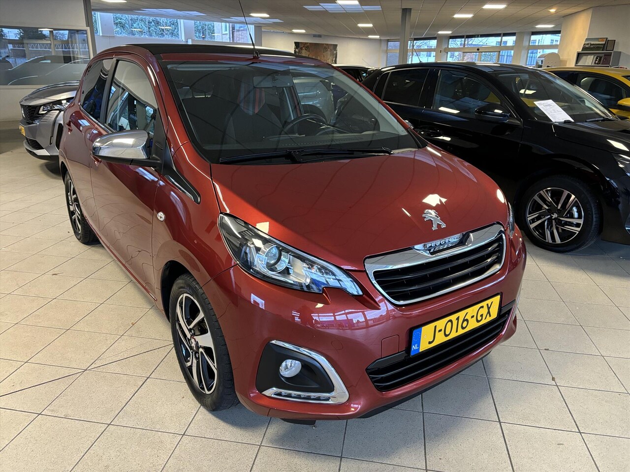 Peugeot 108 - 1.0 e-VTi 72pk 5D TOP! Allure - AutoWereld.nl