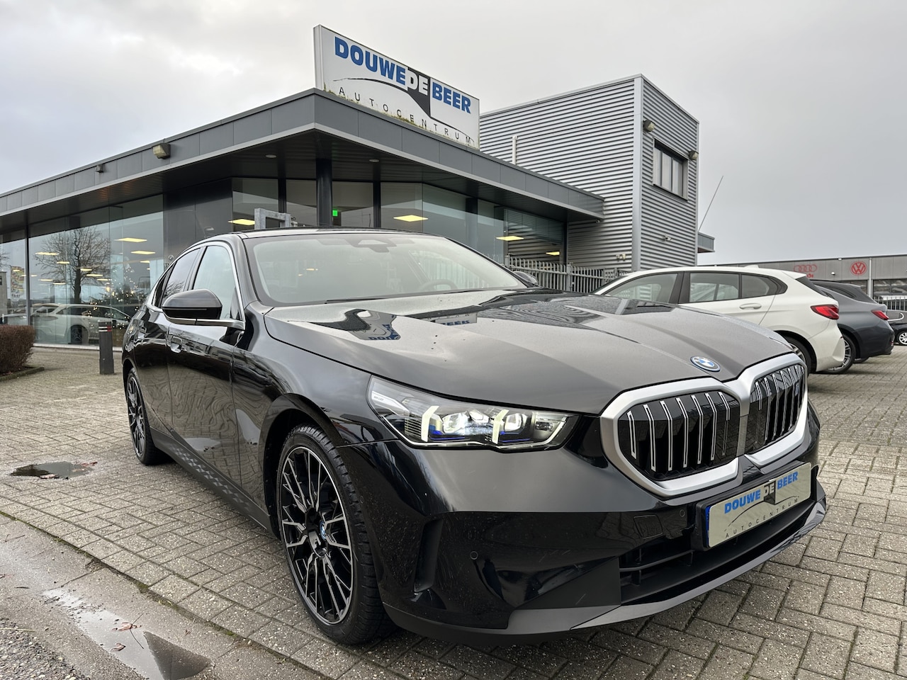 BMW i5 - eDrive40 84 kWh Sport Line Driving Assistant Plus | Camera | Leer | Stoelverw. - AutoWereld.nl