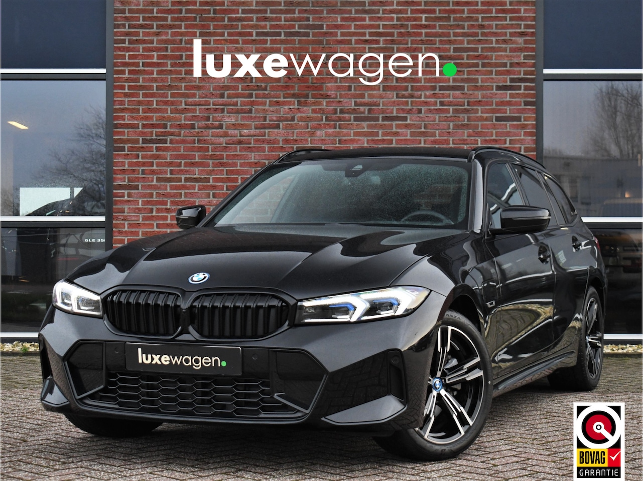 BMW 3-serie Touring - 330e M-Sport Trekh El-zetels HUD Camera Adp-onderstel - AutoWereld.nl