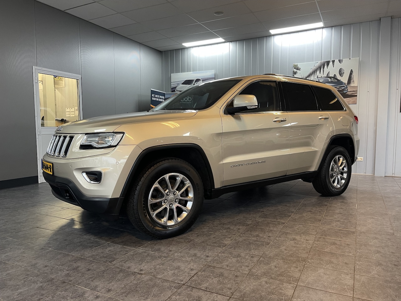 Jeep Grand Cherokee - 3.7 V6 Laredo Dealer onderhouden, Climate control. - AutoWereld.nl