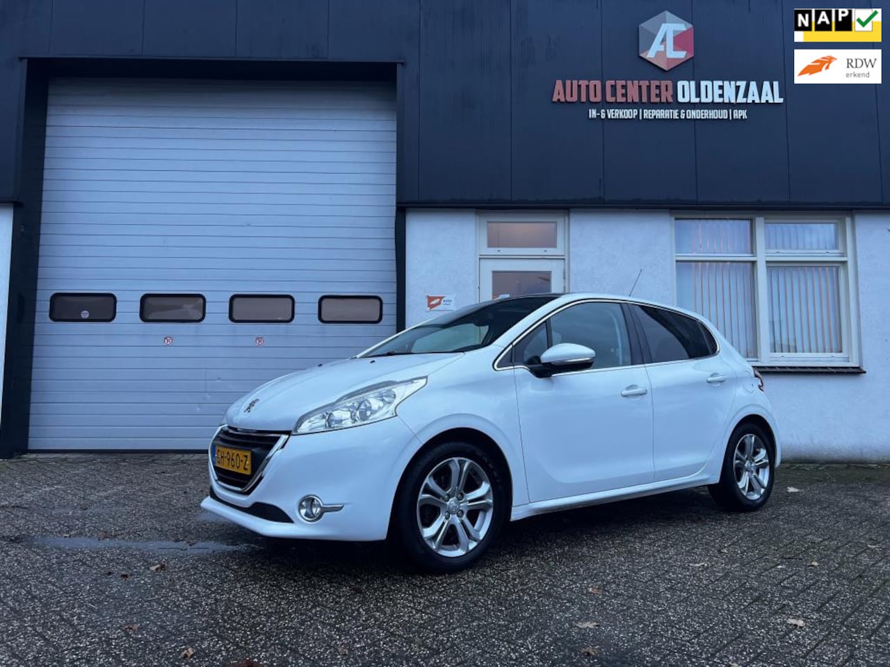 Peugeot 208 - 1.2 PureTech Allure|Pano|Led|Cruise|PDC|Nav|Airco - AutoWereld.nl