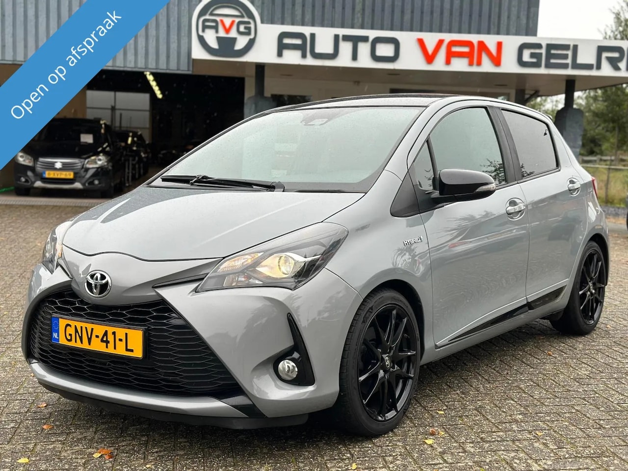 Toyota Yaris - 1.5 Hybrid GR-Sport Automaat*Leder*MF-stuur*Stvw*Camera - AutoWereld.nl