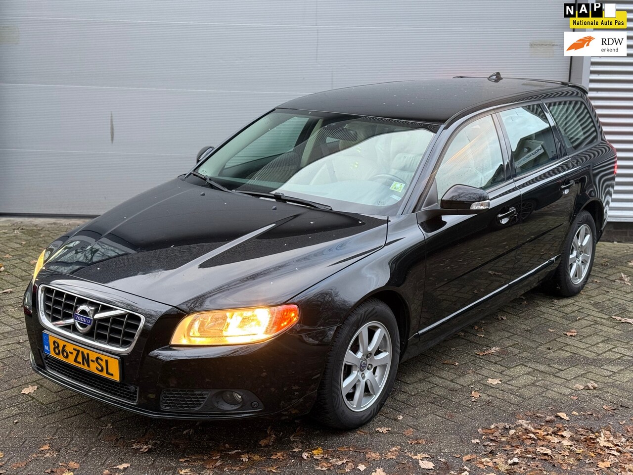 Volvo V70 - 2.0 Momentum l Volleder l Nwe Koppelingset l Climate l Volledig onderhouden l - AutoWereld.nl