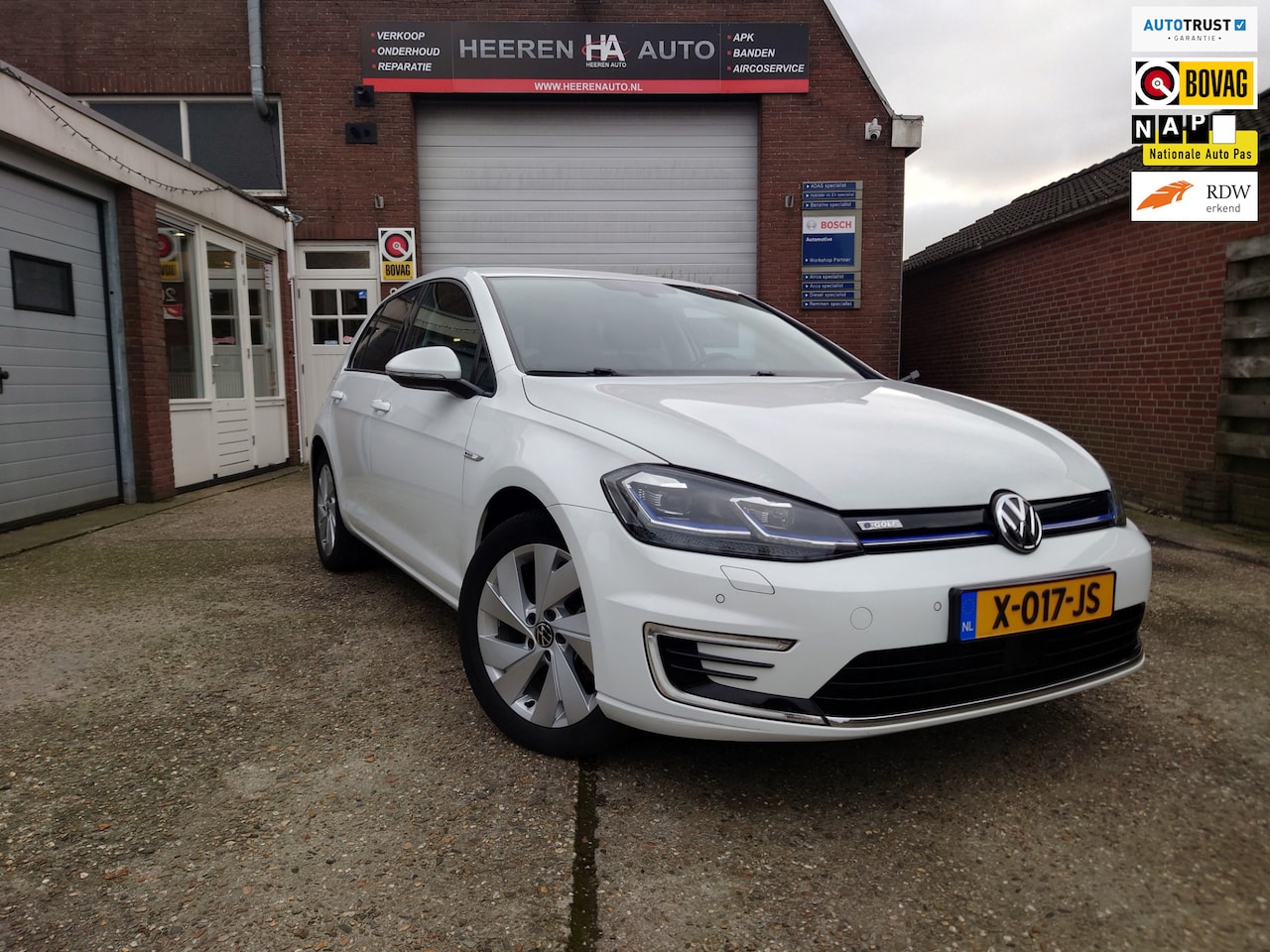 Volkswagen e-Golf - E-DITION E-DITION, Stoelverwarming, Apple carplay, Adaptive cruise control, Dealer onderhouden - AutoWereld.nl