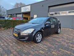 Kia Cee'd - 1.6 X-tra NIEUWE APK AIRCO