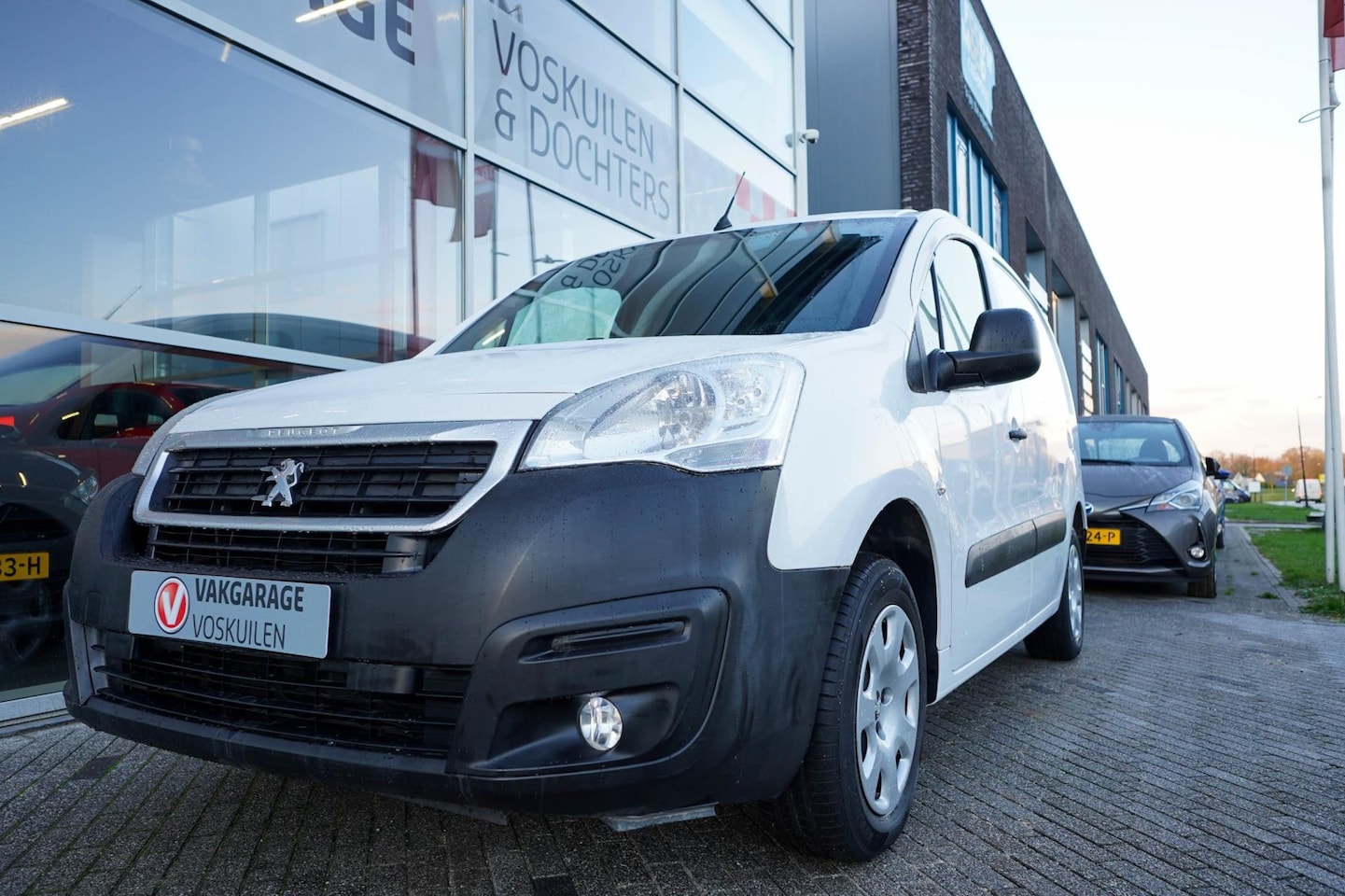 Peugeot Partner - 1.6 VTi 98 L1 Premium | Benzine | EX BTW | BPM vrij | 3Pers - AutoWereld.nl