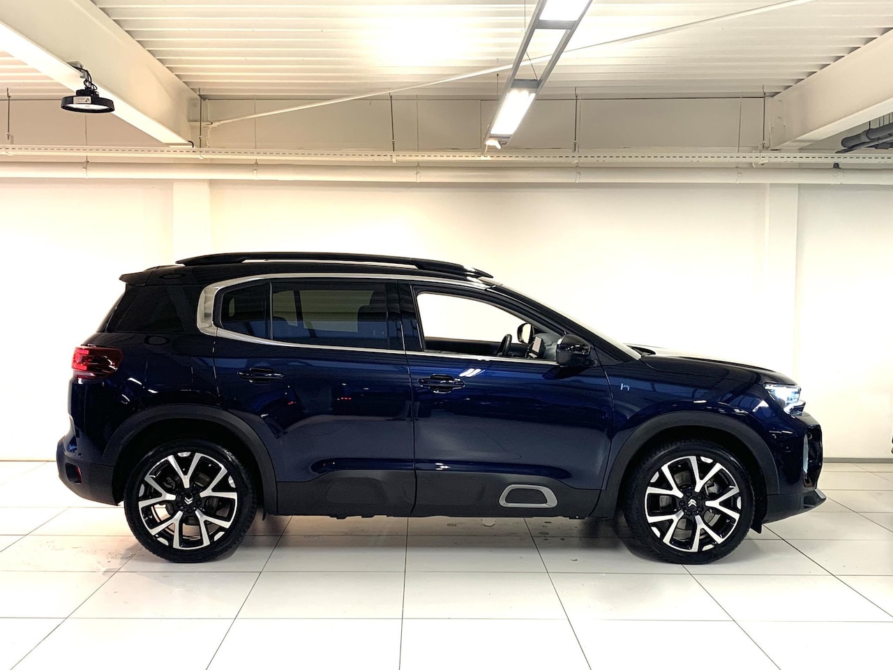 Citroën C5 Aircross - 1.6 Plug-in Hybrid Business Plus Automaat | Panoramadak | Elektrisch verstelbare stoel | N - AutoWereld.nl