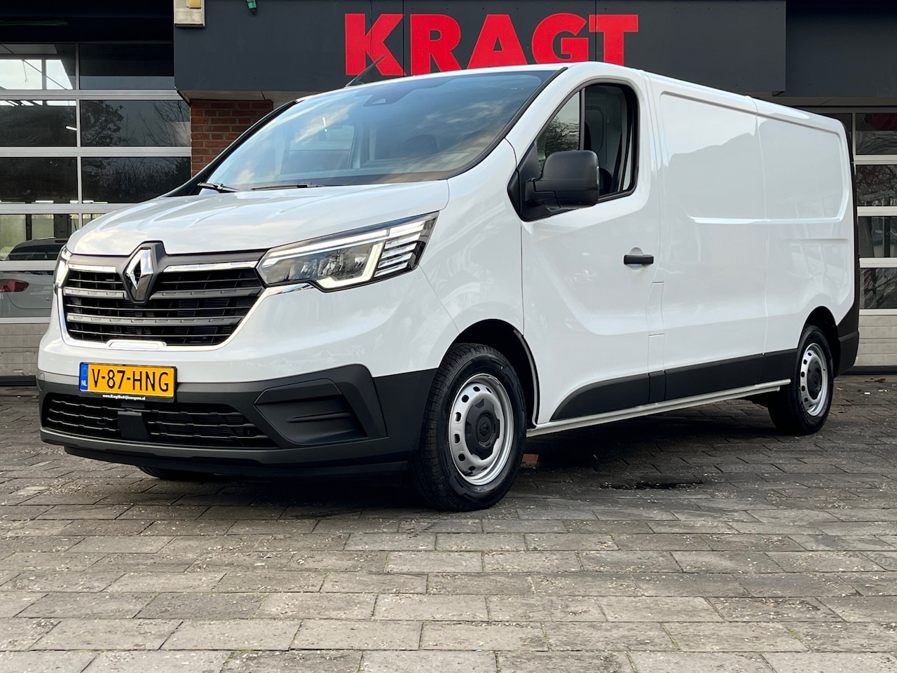 Renault Trafic - 2.0 Blue dCi 110 T30 L2H1 Achteruitrijcamera, navi, cruise, airco, drie zitplaatsen - AutoWereld.nl