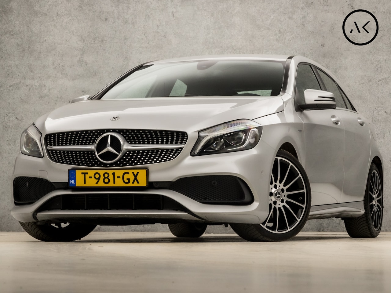 Mercedes-Benz A-klasse - 200 AMG Sport 157Pk Automaat (GROOT NAVI, STOELVERWARMING, LEDER/ALCANTARA, SPORTSTOELEN, - AutoWereld.nl