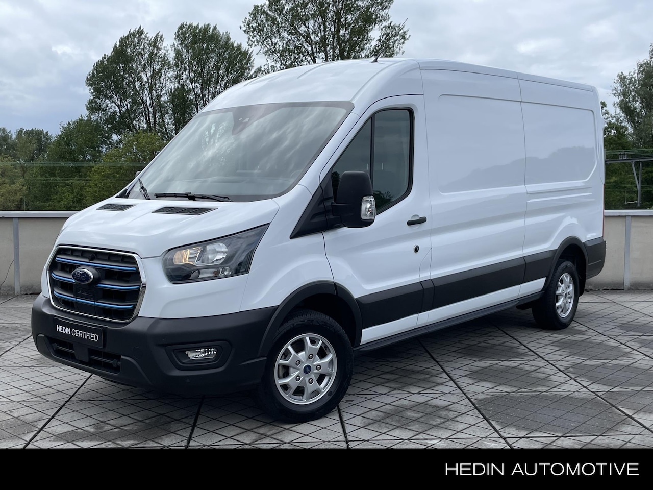 Ford E-Transit - 350 L3H2 Trend 68 kWh - AutoWereld.nl