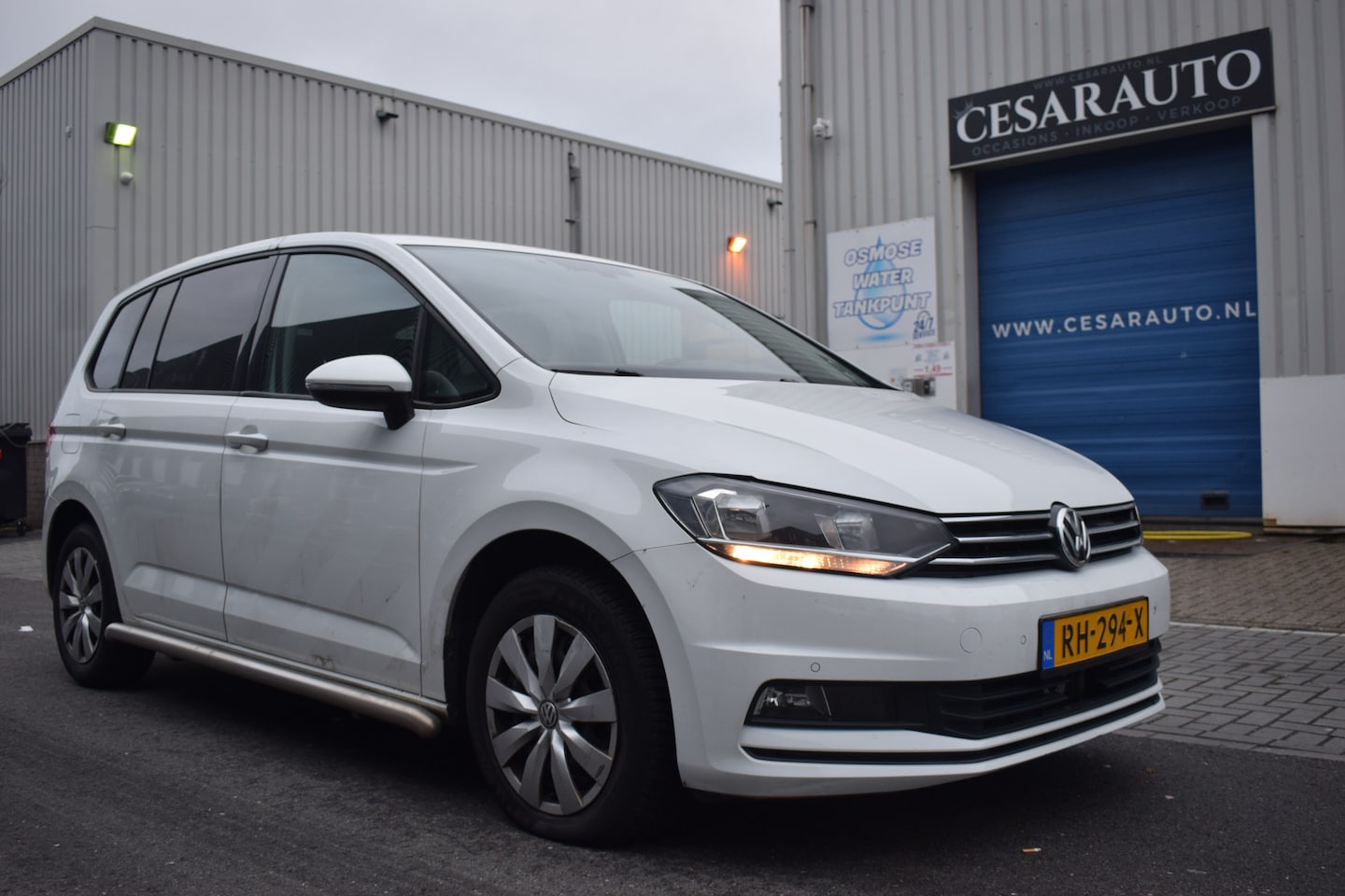 Volkswagen Touran - 2.0 TDI SCR AUTOMAAT 6-TRAPS / 121 DKM - AutoWereld.nl