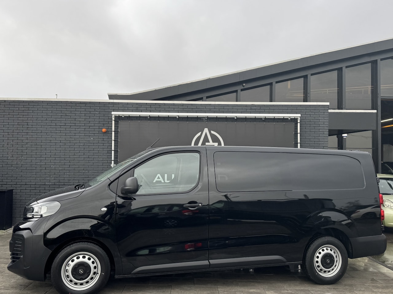 Opel Vivaro - 2.0 Diesel 145 L3 DC Dubelle cabine automaat !! - AutoWereld.nl