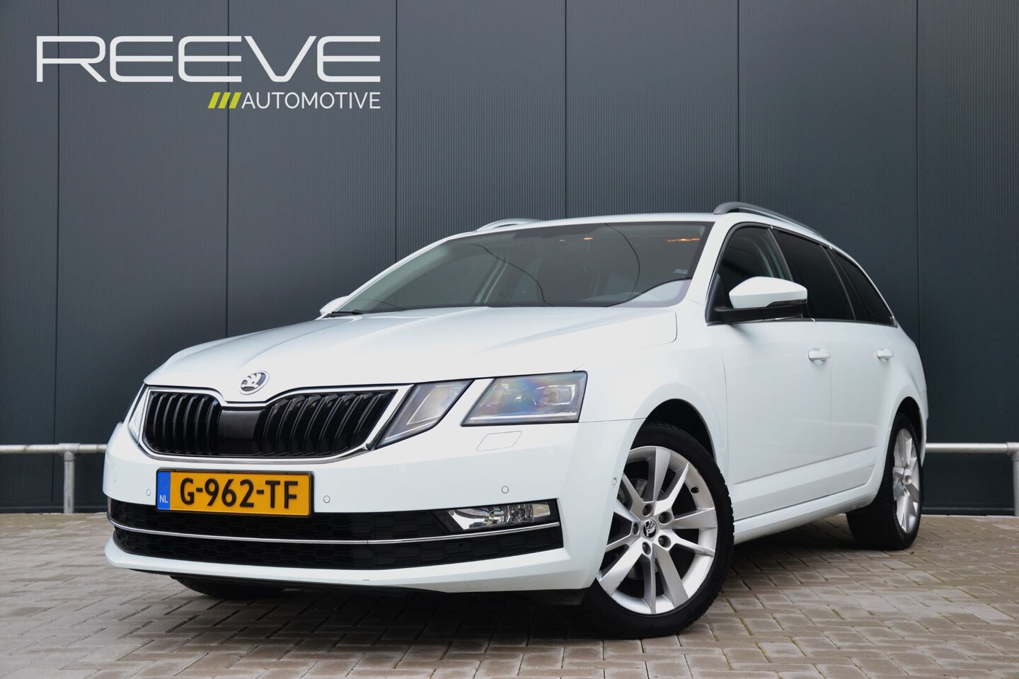 Skoda Octavia Combi - 1.0 TSI Greentech Business Edition Plus | 1e eigenaar | Stoelverwarming | Trekhaak | Canto - AutoWereld.nl