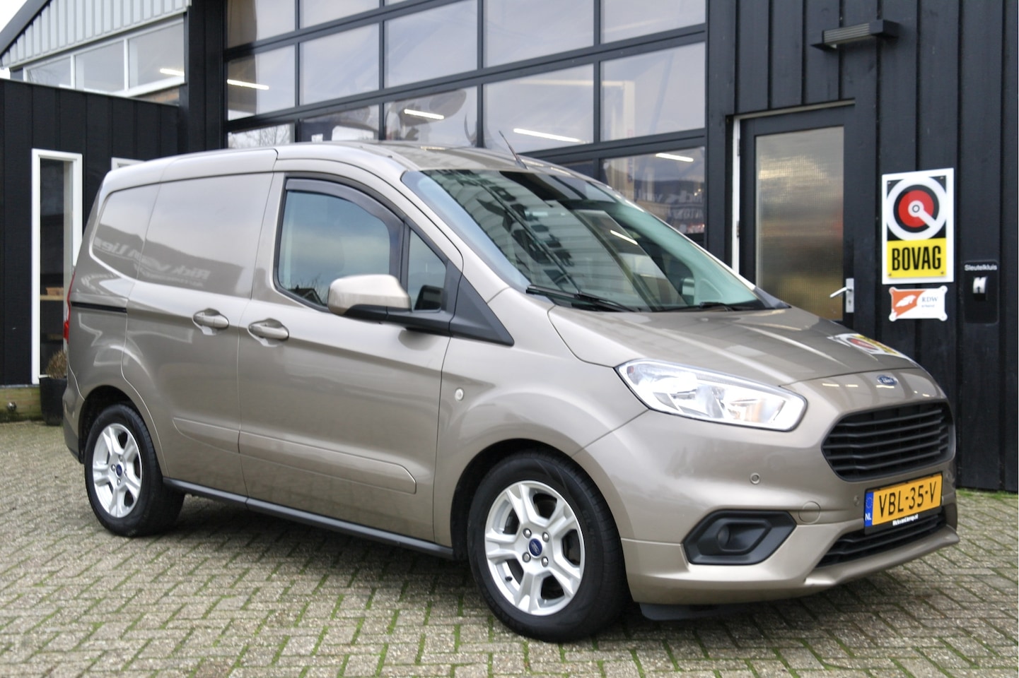 Ford Transit Courier - 1.5 TDCI Limited | Euro 6 |Carplay | Navi | Clima | Cruise | Lmv - AutoWereld.nl