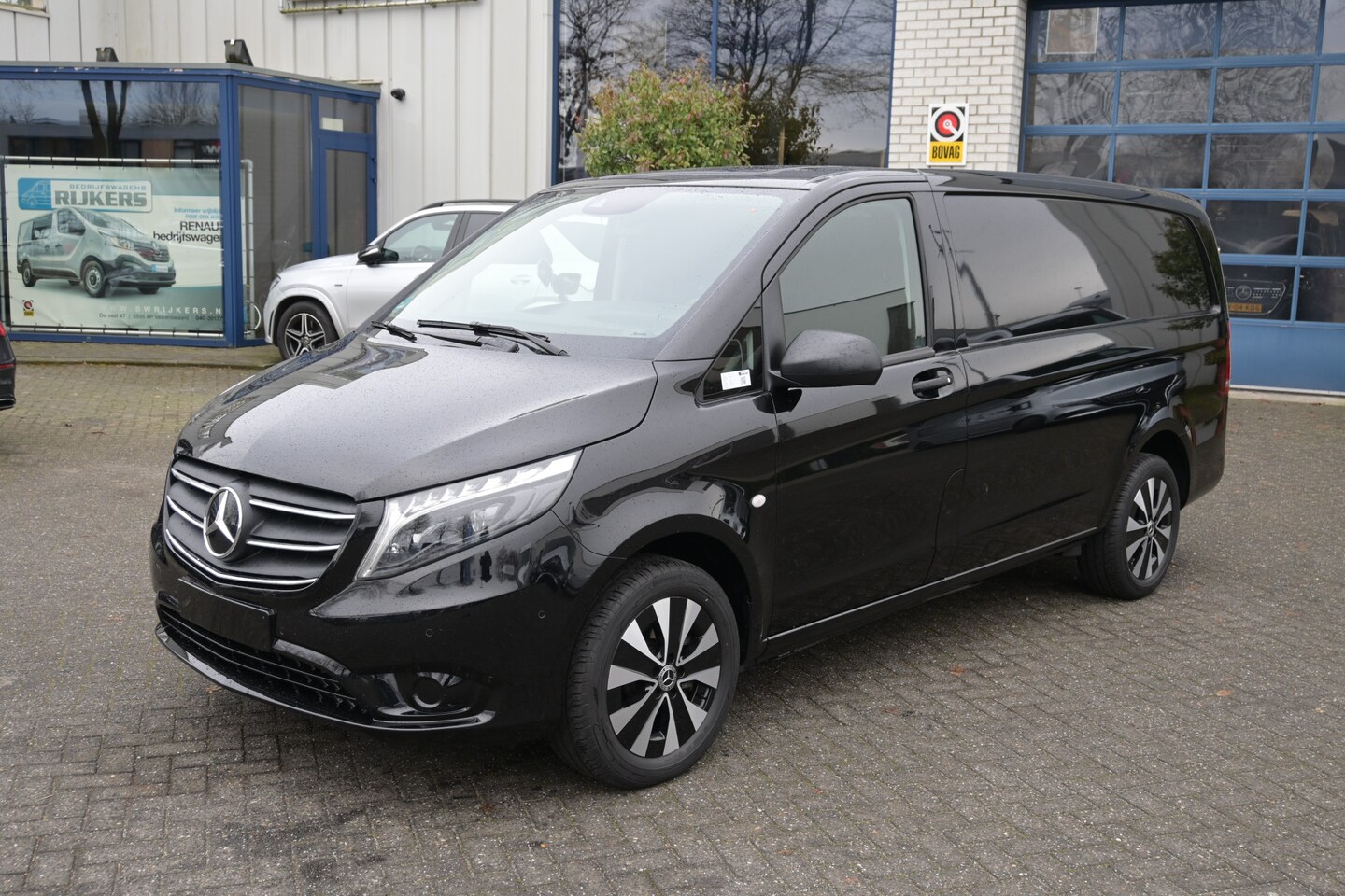 Mercedes-Benz Vito - 119 CDI 4-Matic L2 2500kg trekhaak, Standkachel, Led, Bumpers in kleur 4x4 - AutoWereld.nl