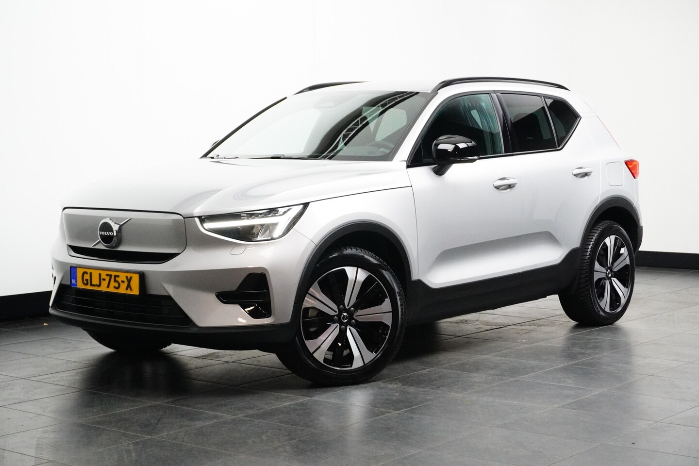 Volvo XC40 - Single Motor | Climate-Pack: Warmtepomp | Stuur/stoelverwarming | Camera | Getint glas | 1 - AutoWereld.nl