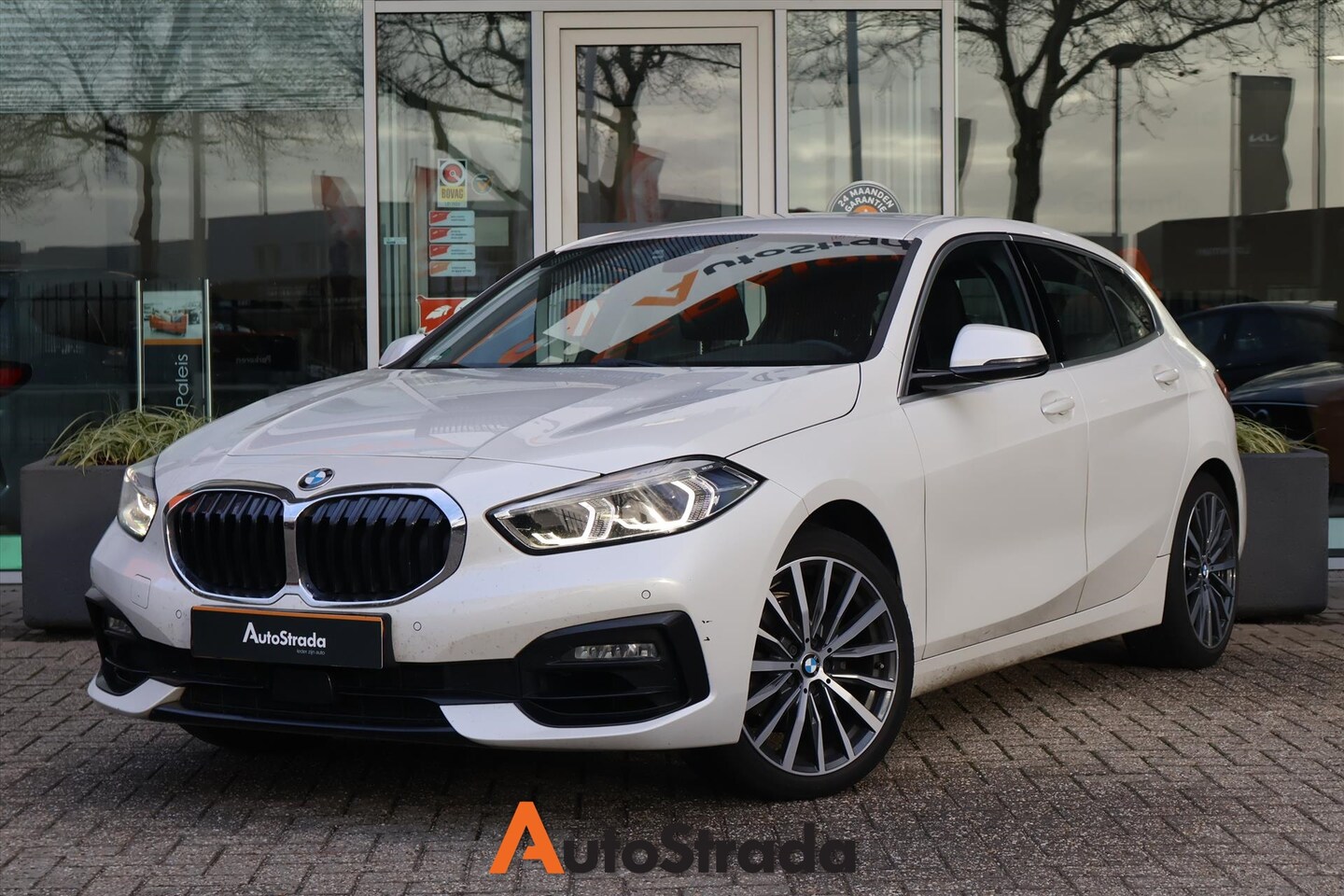 BMW 1-serie - (f40) 118i SportLine 140pk Aut | Carplay | Navi | LED | Climate | Cruise - AutoWereld.nl