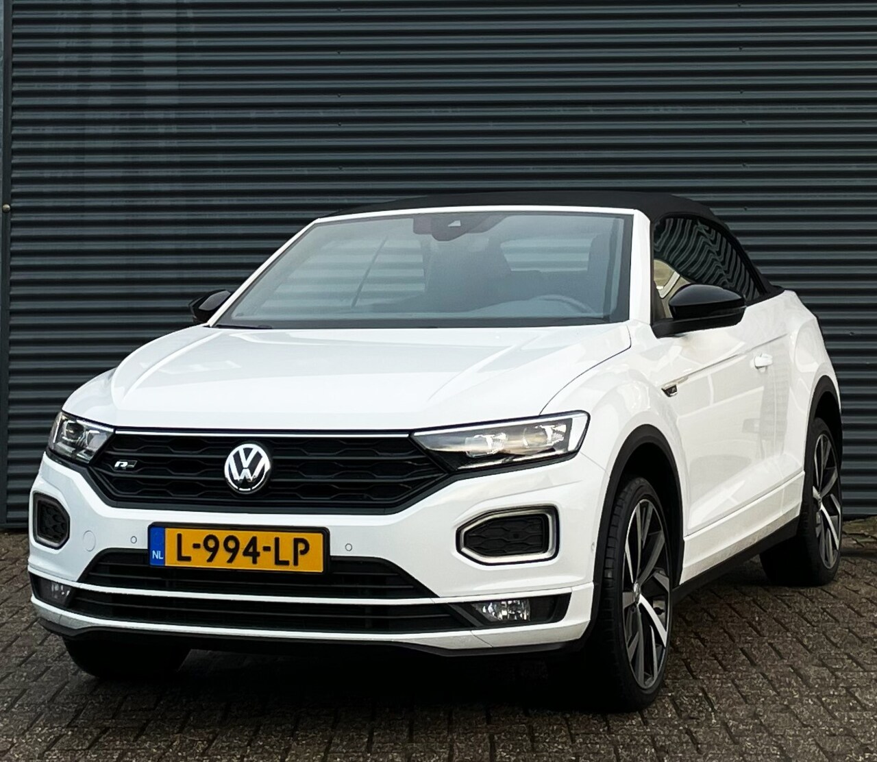 Volkswagen T-Roc Cabrio - 1.5 TSI 150pk 7-DSG R-line - AutoWereld.nl