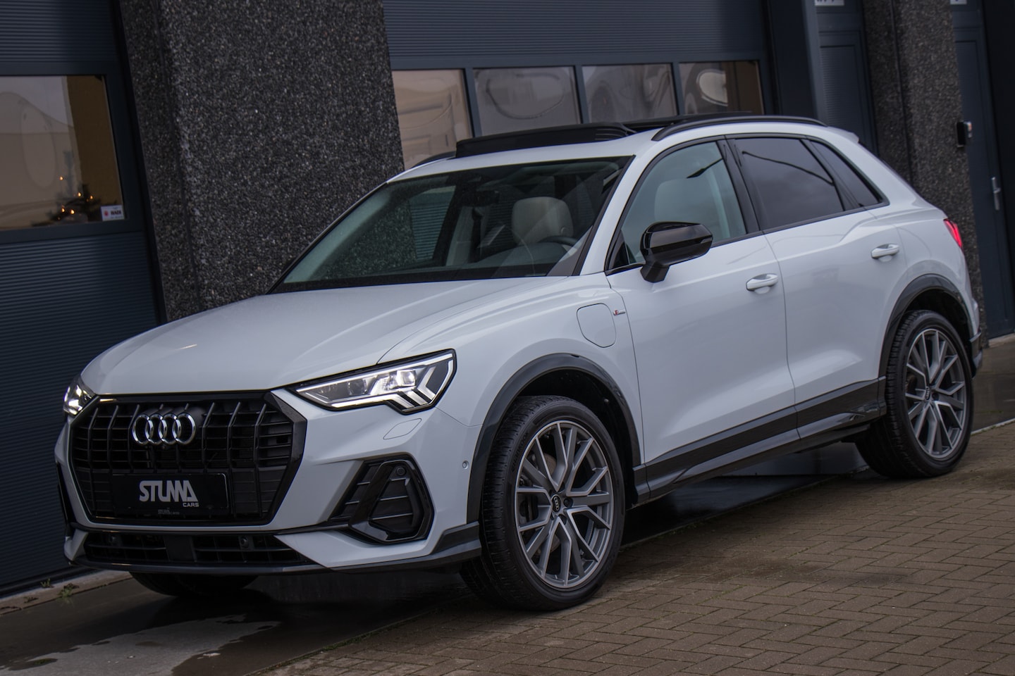 Audi Q3 - 45 TFSIe S-edition | S-Line | PHEV | Pano | 360 Camera | Virtual | Matrix LED | Keyless | - AutoWereld.nl