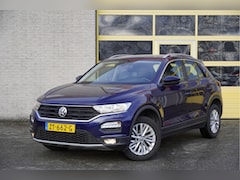 Volkswagen T-Roc - 1.5 TSI 150PK Automaat Style BJ2019 Lmv 16" | Led | Pdc | Trekhaak | Elek. achterklep | Ap