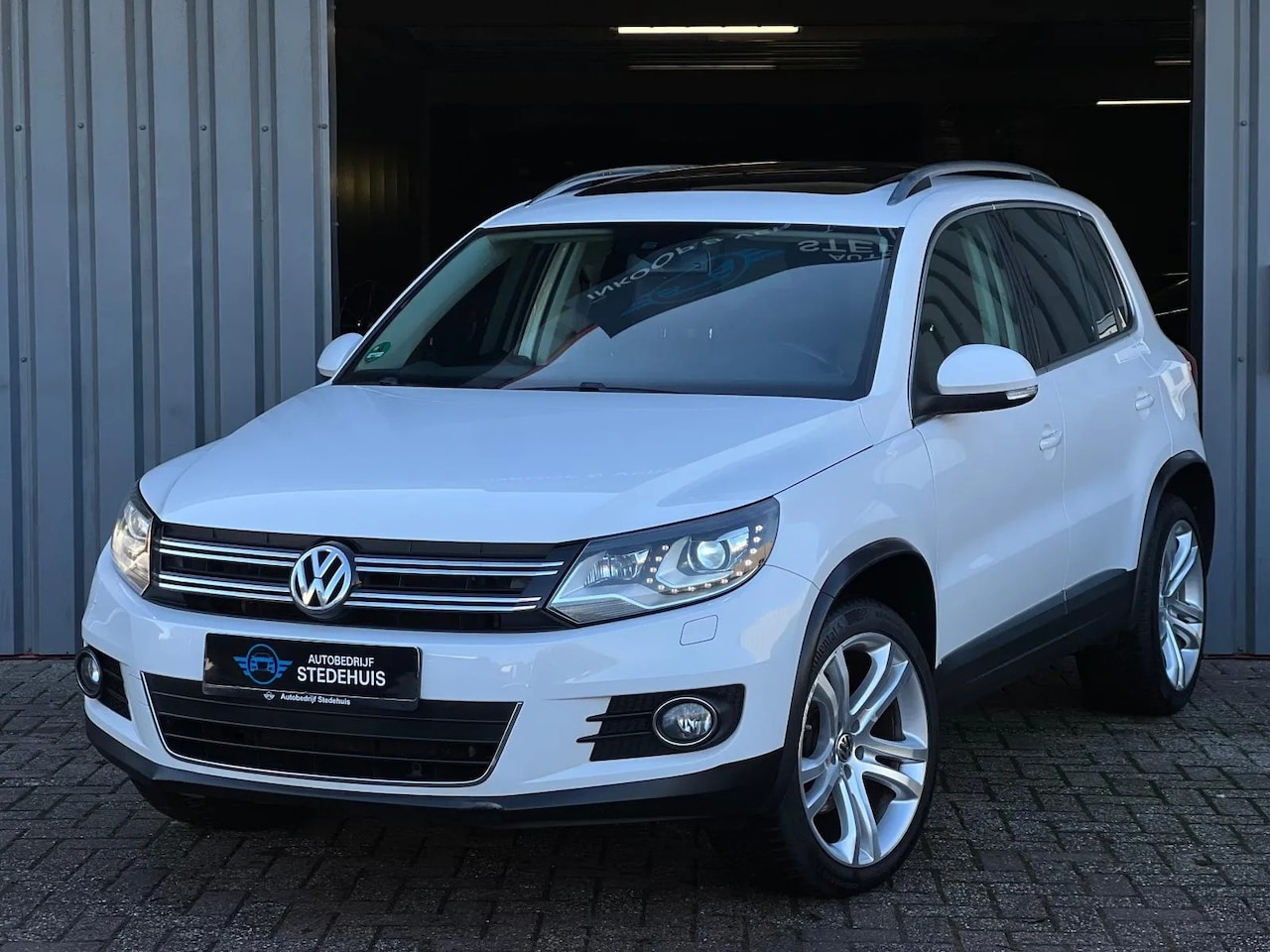 Volkswagen Tiguan - 2.0 TSI Sport 4motion R-line Edition - AutoWereld.nl