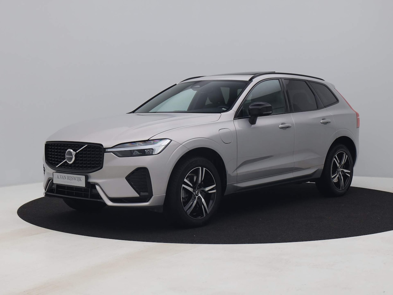 Volvo XC60 - 2.0 Recharge T6 AWD R-Design | PANO | H&K | MEMORY | TREKHAAK - AutoWereld.nl