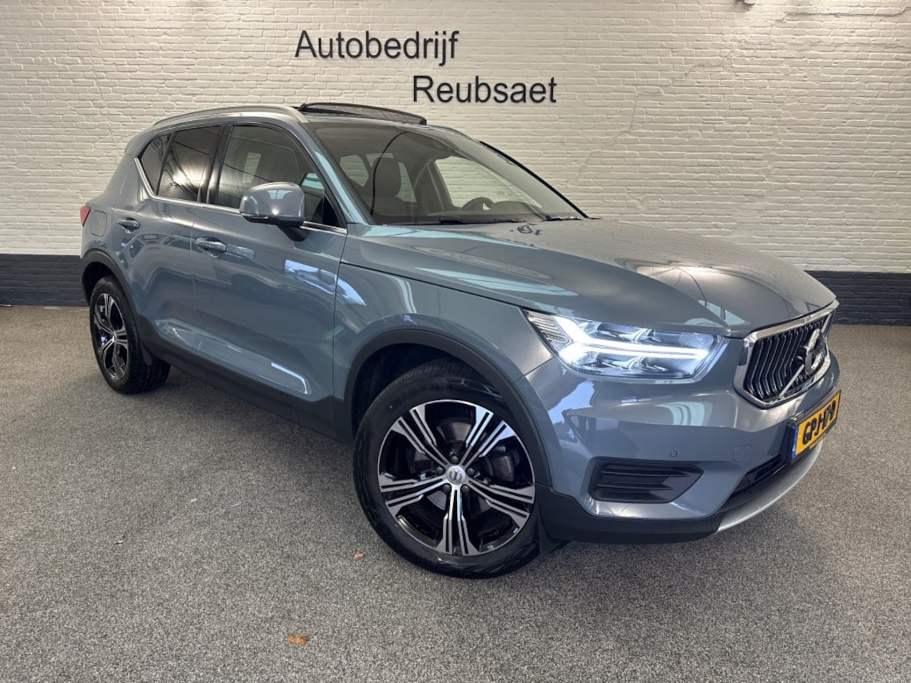 Volvo XC40 - 2.0 T4 Inscription Panodak Leer Trekhaak Navi Camera Incl 12Mnd - AutoWereld.nl