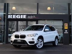 BMW X1 - 20i / Panoramadak / Stoelverwarming / LED / Parkeerassistent